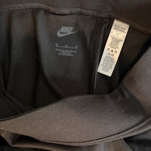 NikeBlack Leggings - Picture 3 of 3